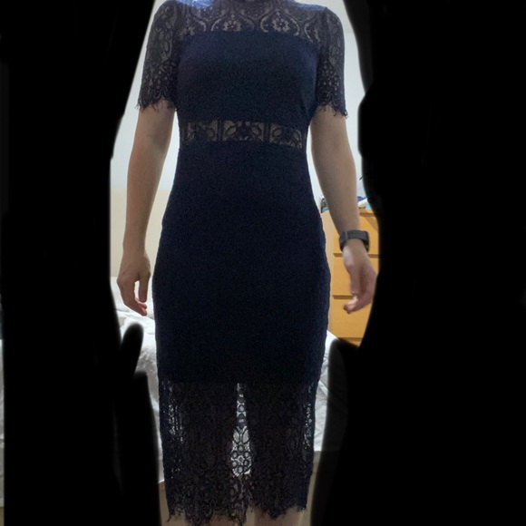 Chelsea lace-adjacent dress - Picture 9 of 9